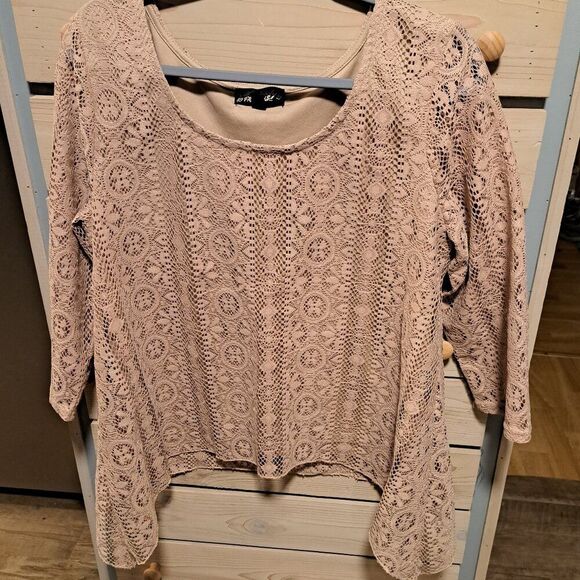 Absolutely Famous Lace/Crochet Shark Bite Top w/Liner- XL - Picture 1 of 5